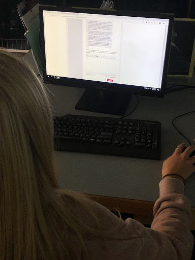 Student Lindsay Fox preparing her essay by looking through the essay questions on The Common Application.