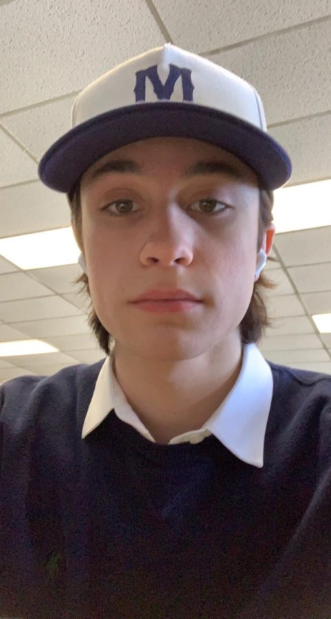 Ryan with his hat and Air pods!