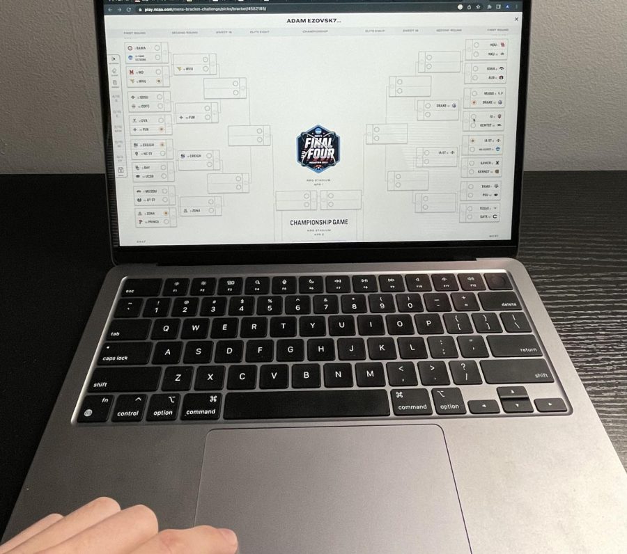 Filling out an NCAA bracket is a great way to connect with friends and family in a fun way, while also allowing winning money and prizes.