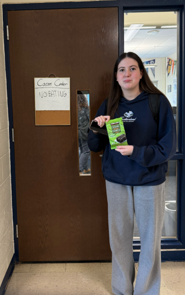 After going to the library, Sivan Weber tries to enter the Career Center with her seaweed, but realizes that she isn’t allowed to eat there. 